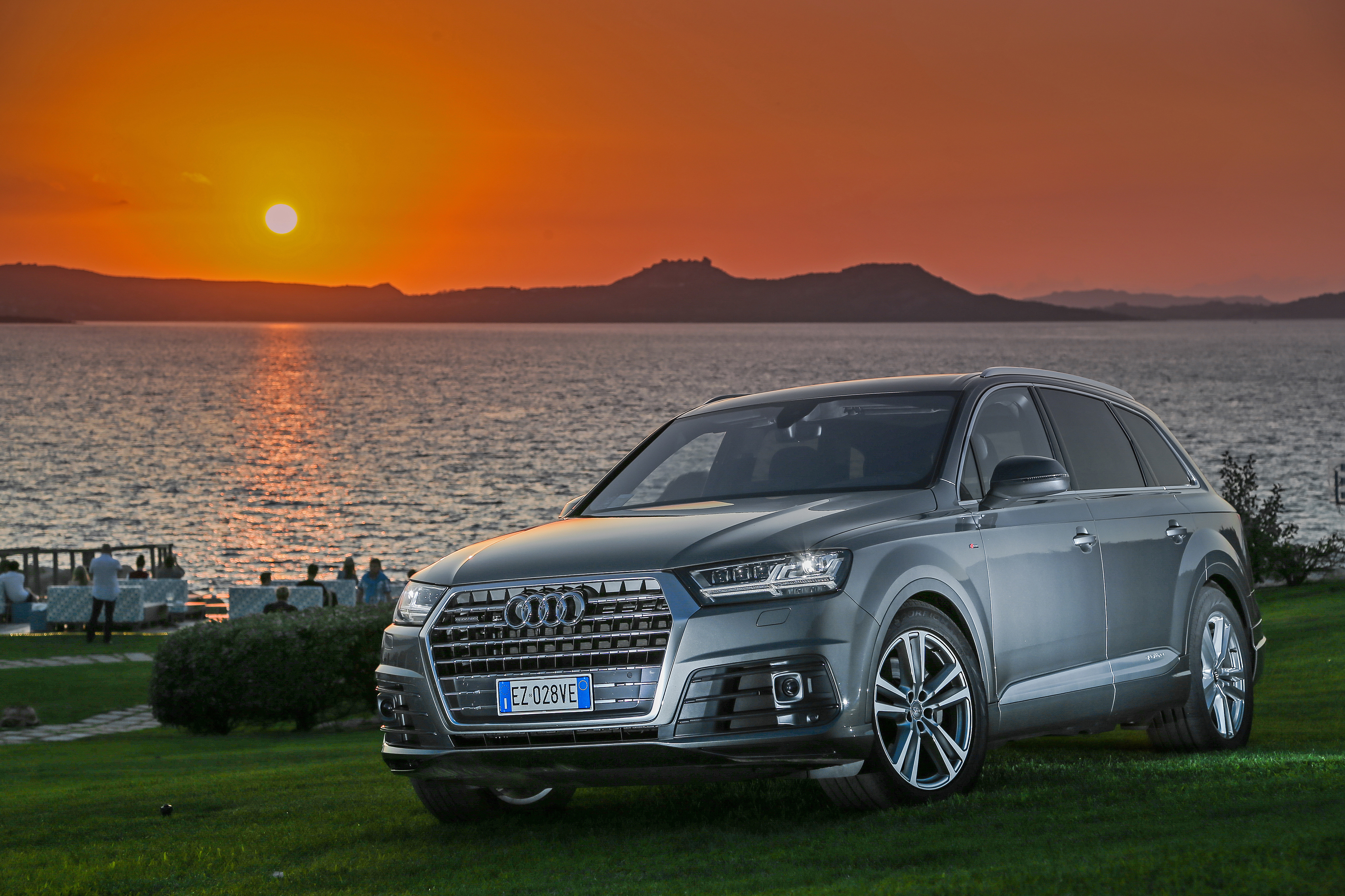 Ауди q5 синяя
