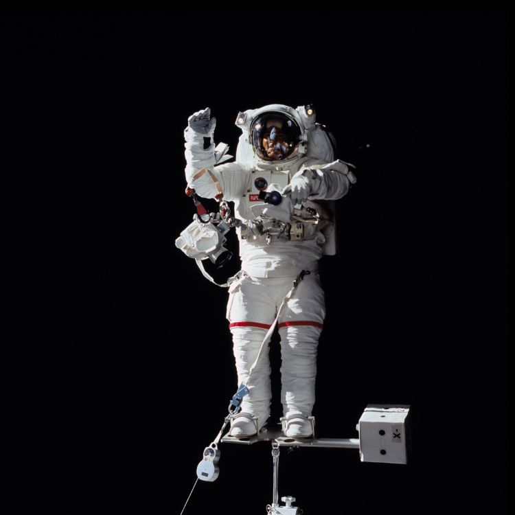 Обои Международная космическая станция, астронавт, внекорабельная деятельность, НАСА, космос в разрешении 4096x4096