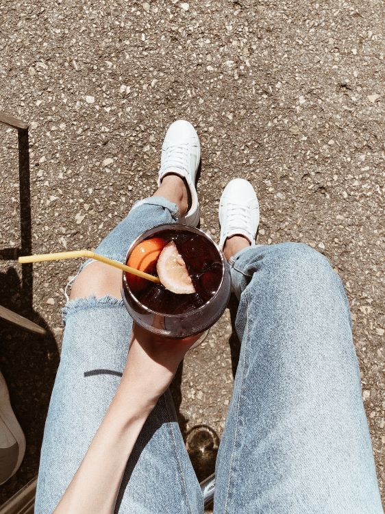 Обои башмак, человек, нога, брюки, человеческая нога в разрешении 3024x4032