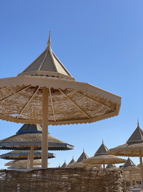 Обои вышка, здание, флерон, тень, полутона и оттенки в разрешении 1536x2048