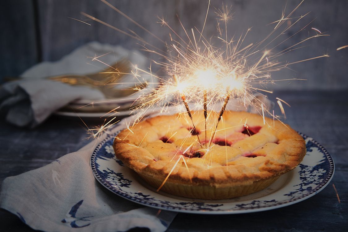 Обои пирог на день рождения, Вишневый пирог, праздничный торт, черничный пирог, выпечка в разрешении 5013x3342