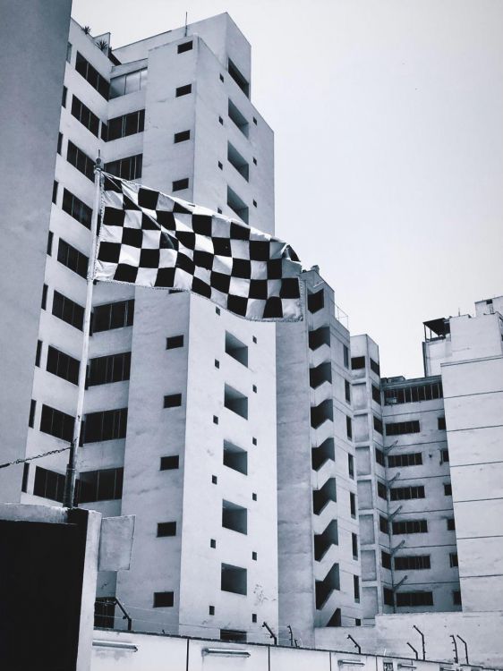 Обои кондоминиум, окно, дневное время, башня, архитектура в разрешении 1047x1397