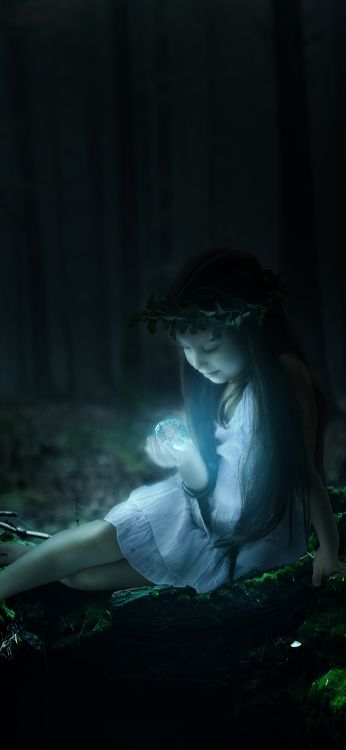 Обои темнота, человеческое тело, растение, музыкальный инструмент, лес в разрешении 1080x2340