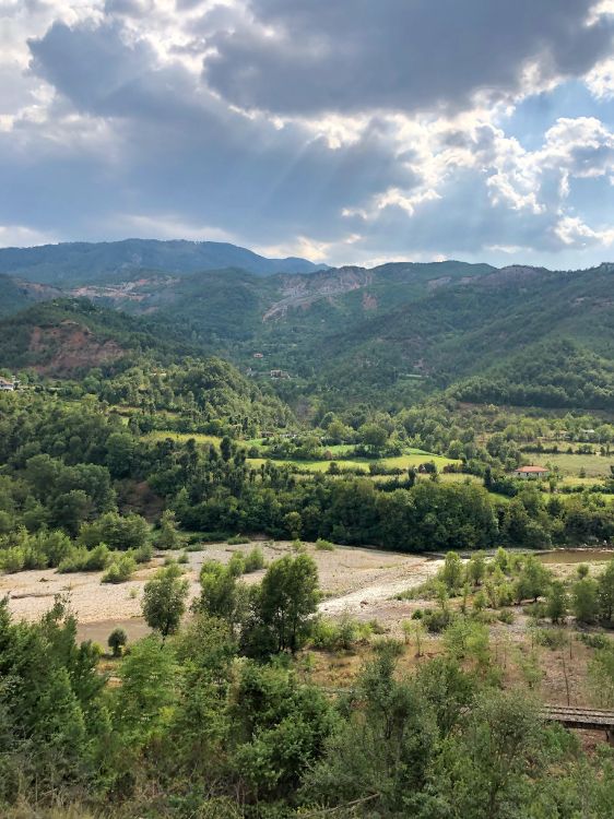 Обои нагорье, водоем, дорога, горный рельеф, природа в разрешении 3024x4032