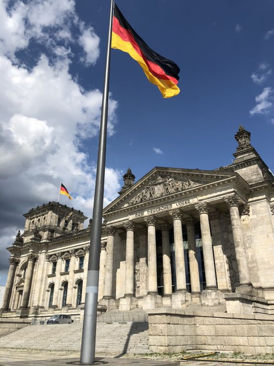 Обои Берлин, Германия, здание Рейхстага, памятник, достопримечательность в разрешении 1536x2048