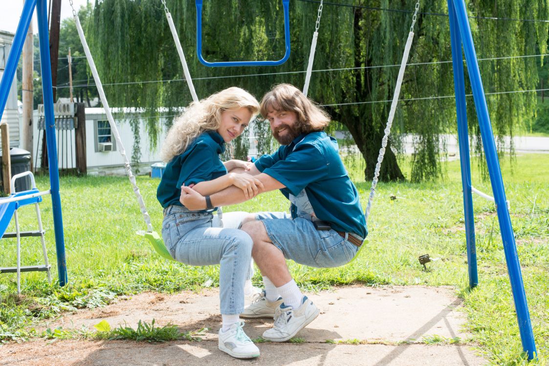 Обои Зак Галифианакис, качели, общественное место, забава, досуг в разрешении 2048x1367