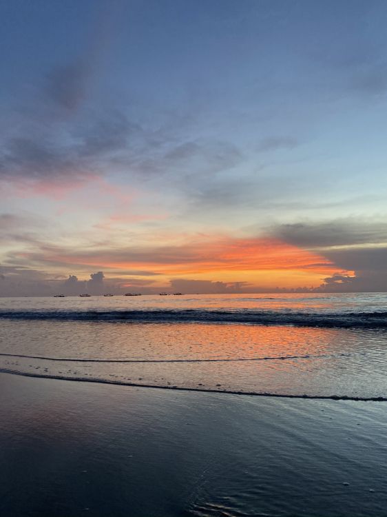 Обои водоем, жидкость, жидкий, сумрак, облако в разрешении 1536x2048