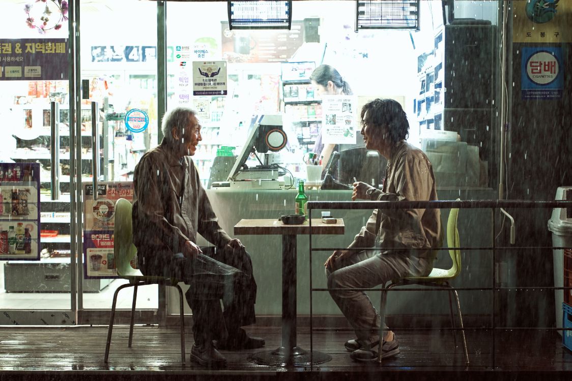 Обои игра в кальмара, gi hun игра с кальмарами, о иль-нам, Сон Ги-Хун, нога в разрешении 4000x2667