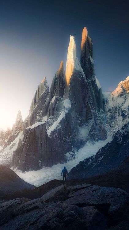 Обои саммит, снег, Дагенс Нюхетер, горный рельеф, гора в разрешении 805x1431