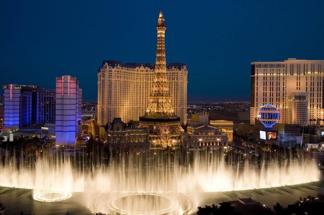 Обои Отель Белладжио и казино, фонтан, город, ориентир, городской пейзаж в разрешении 2560x1700