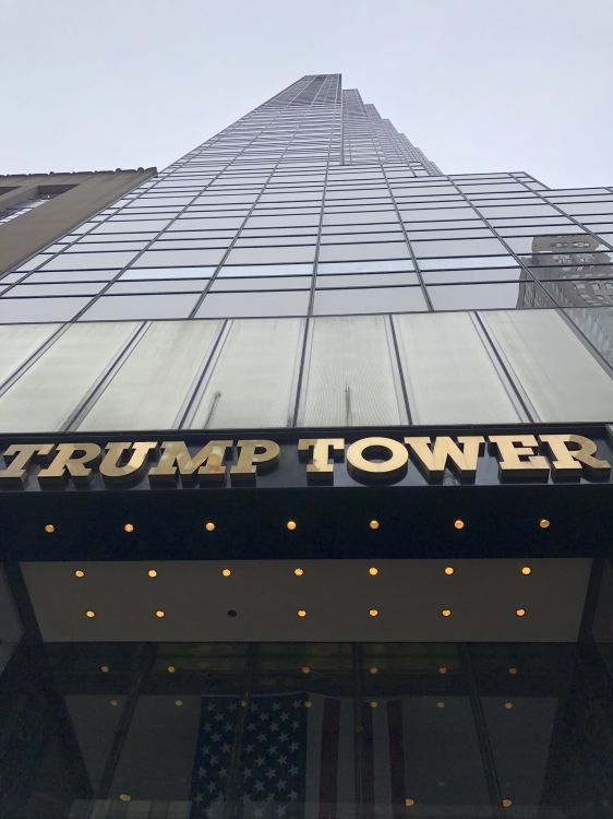 Обои Нью-Йорк, башня козыря нью-йорк, Трамп Тауэр, Встреча Трамп Тауэр, налоговые декларации дональда трампа в разрешении 1536x2048