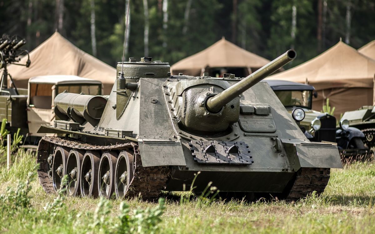 Обои бак, военнослужащие, броневик, военные, танк в разрешении 1920x1200