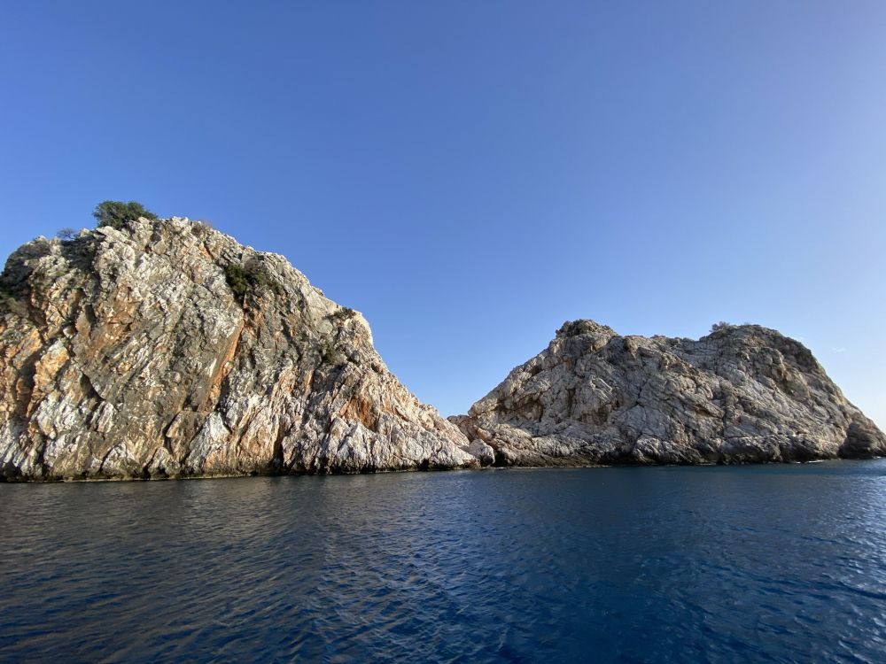 Обои море, вода, гидроресурсы, гора, природный ландшафт в разрешении 2048x1536