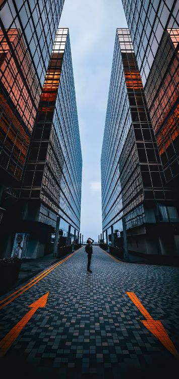 Обои башня, телефон, мир, небоскреб, производящее впечатление в разрешении 1422x3000