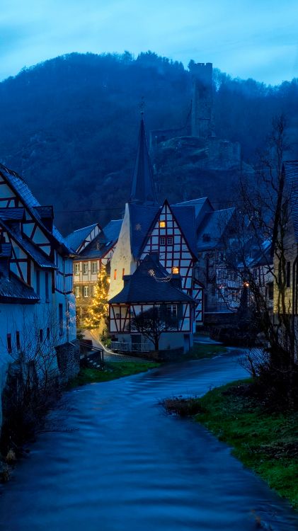 Обои вид на Монреаль, Монреаль, растение, здание, гора в разрешении 1080x1920