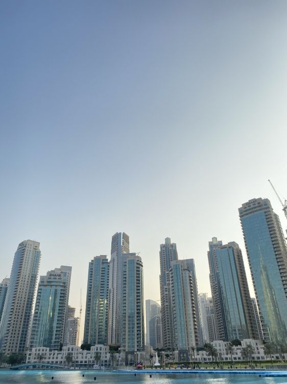 Обои башня, дневное время, городской район, город, кондоминиум в разрешении 1536x2048