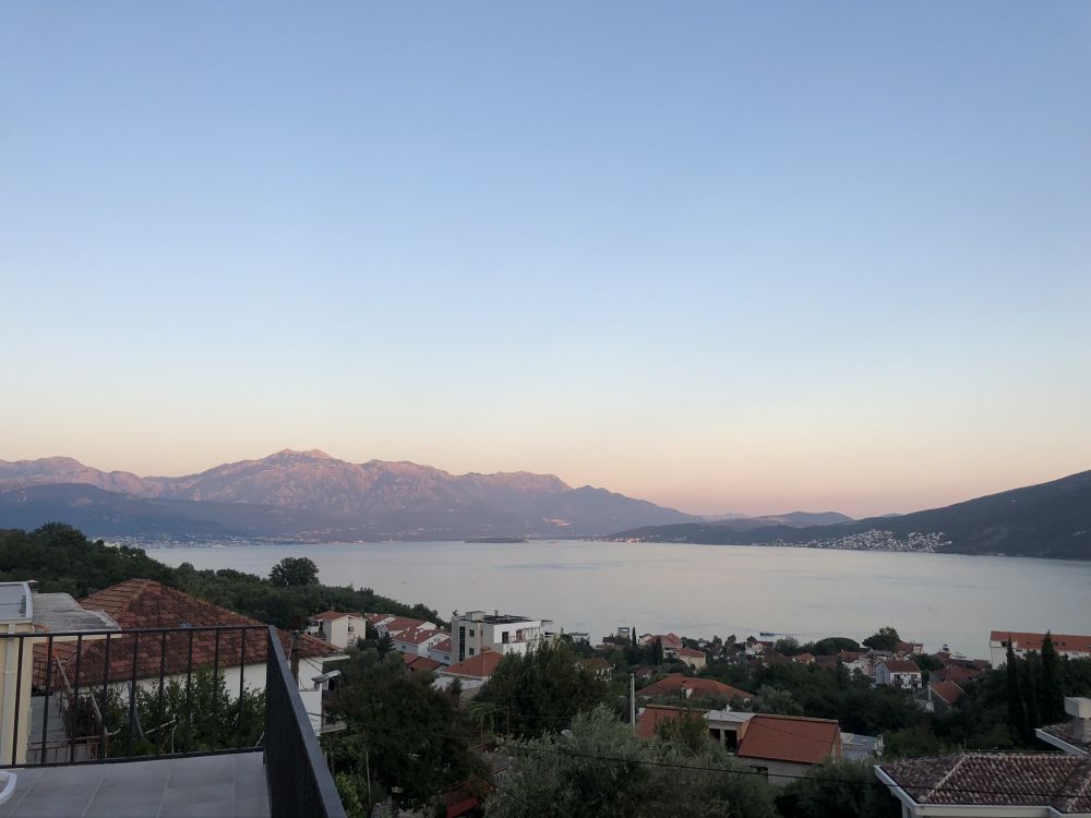 Обои вода, недвижимость, горный рельеф, нагорье, холм в разрешении 2048x1536