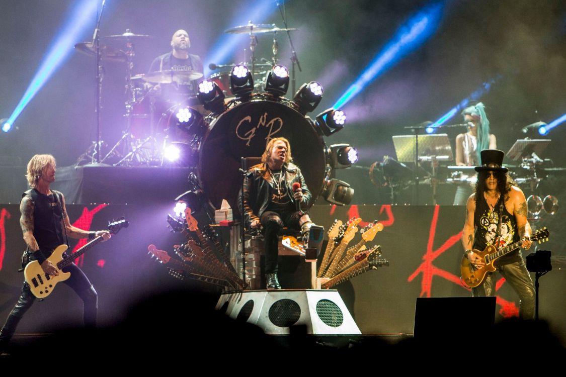 Обои рокконцерт, Guns N Roses, гитара, музыкант, музыкальный ансамбль в разрешении 2000x1333