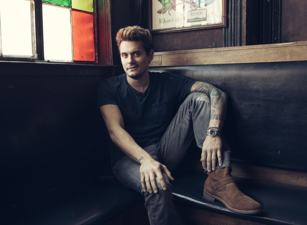 Обои рука, человек, мужской, обувь, прохлада в разрешении 3465x2544