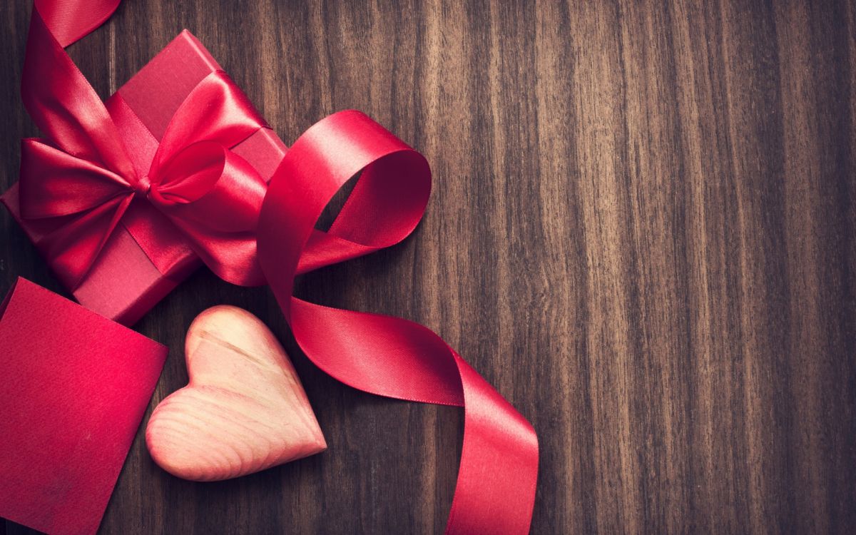 Обои красный цвет, лента, лепесток, цветок, Лондон в разрешении 1920x1200