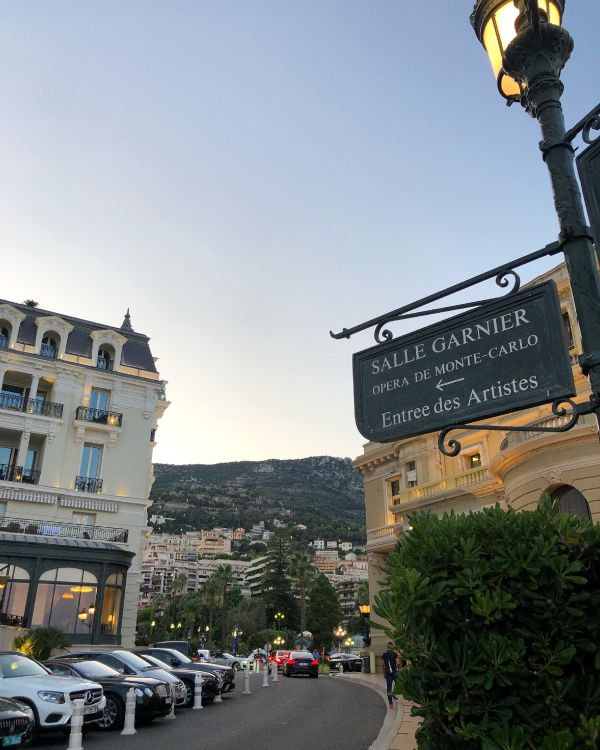 Обои городок, дорога, соседство, улица, дорожное покрытие в разрешении 3024x3780