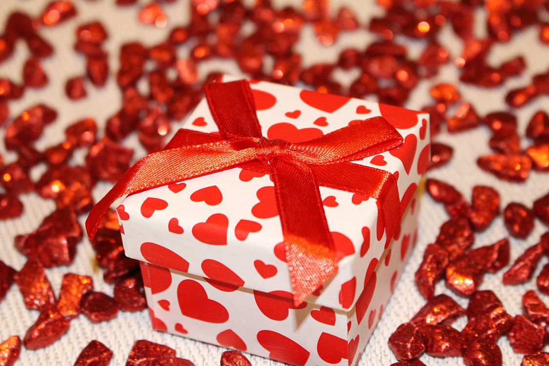 Обои подарок, День Святого Валентина, подарочная упаковка, красный цвет, пища в разрешении 5184x3456