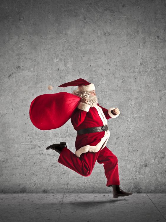 Обои Рождественский день, подарок, Санта-Клаус, костюм, Рождество в разрешении 2048x2732