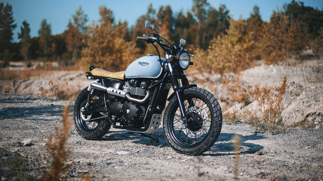 Обои Мотоциклы Triumph, мотоцикл, triumph scrambler, triumph bonneville bobber, автомобильные шины в разрешении 4995x2810