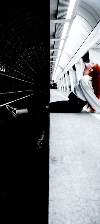 Обои подпевать с участием Мано Цоци, арт, графика, полутона и оттенки, кеды в разрешении 1440x3200