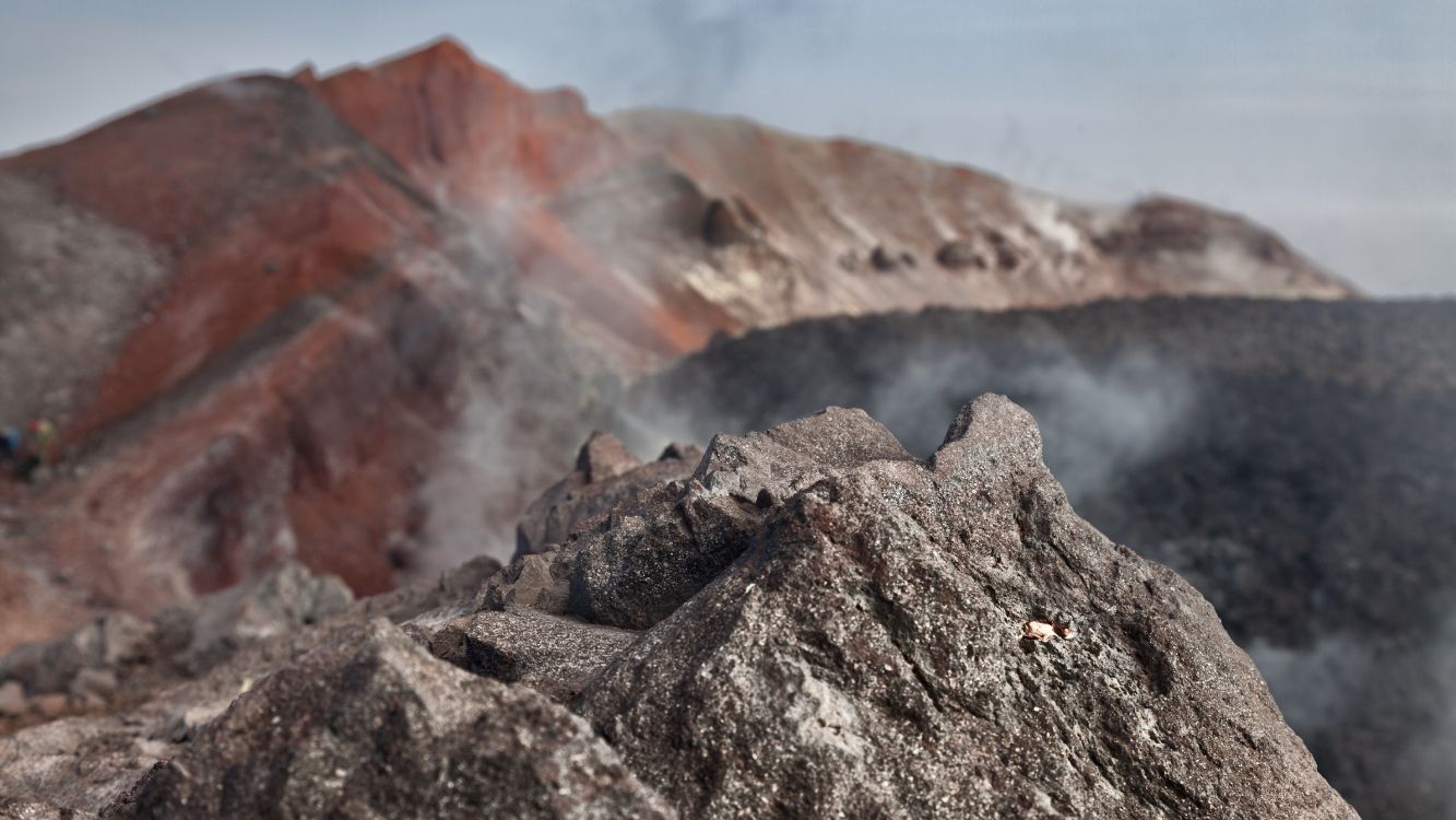 Обои вулканы камчатки, Камчатский полуостров, вулкан, гора, рок в разрешении 5616x3159