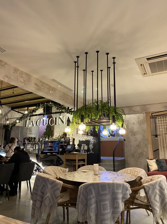 Обои дизайн интерьера, скатерть, мебель, таблица, постельное белье в разрешении 1536x2048