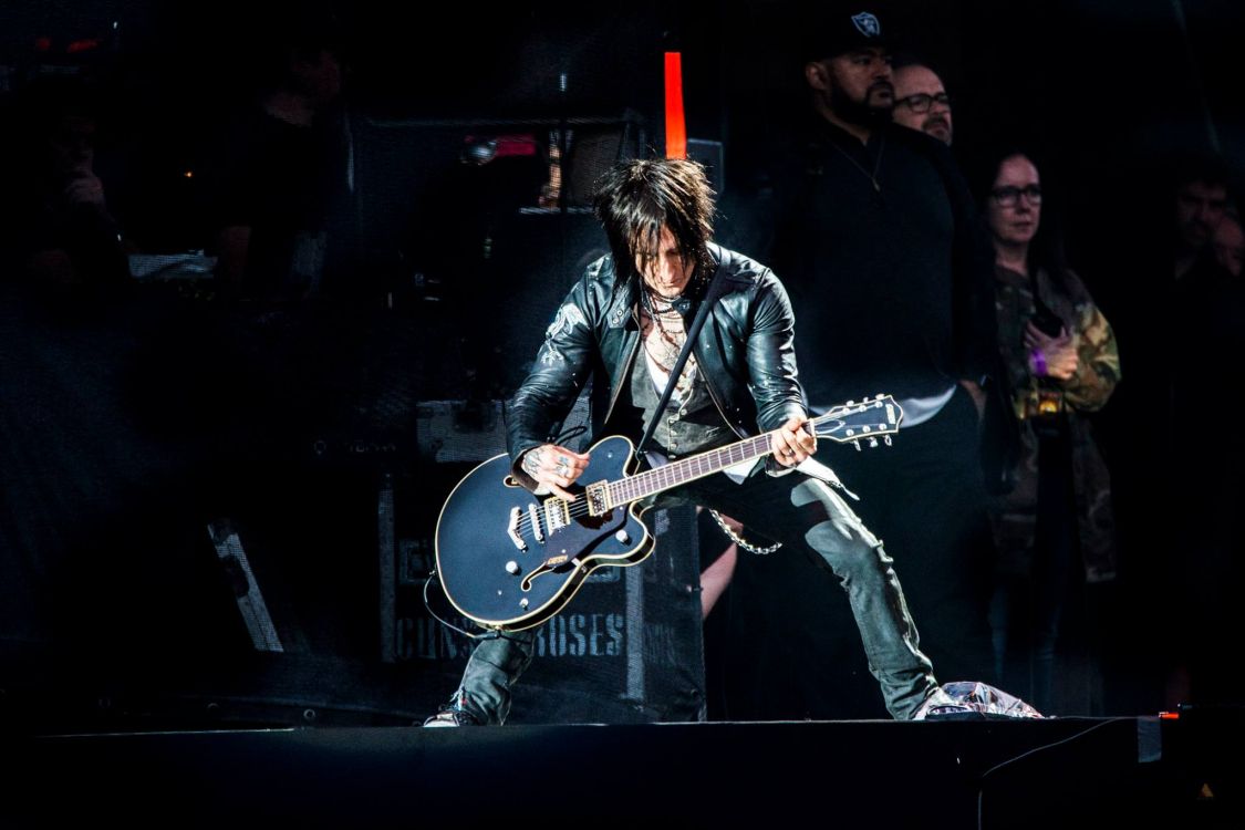 Обои басист, струнный инструмент, гитара, басгитара, концерт в разрешении 2048x1365