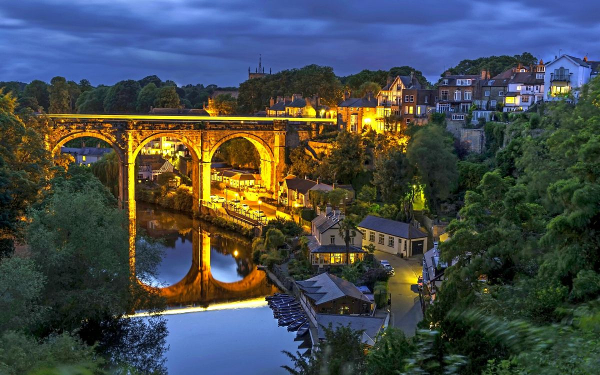 Обои ночь, город, реки, природа, арочный мостик в разрешении 2880x1800