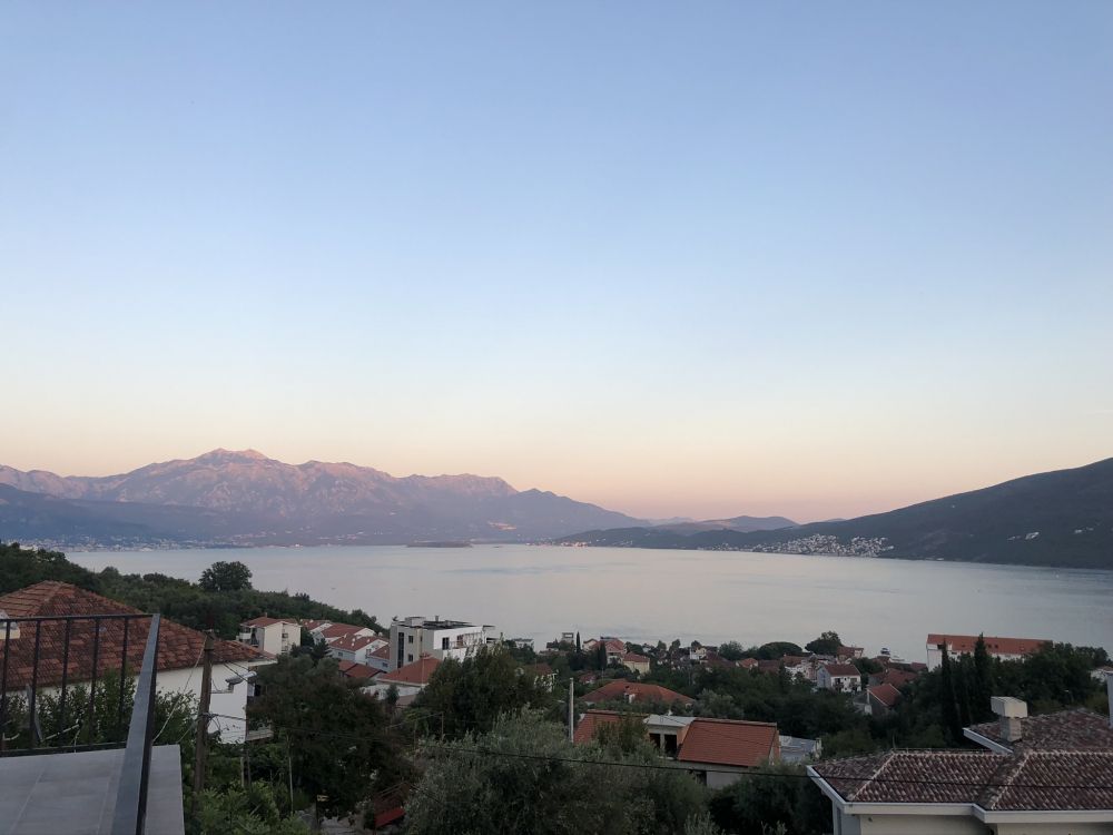 Обои пейзажи гор, горный хребет, вода, недвижимость, горный рельеф в разрешении 2048x1536