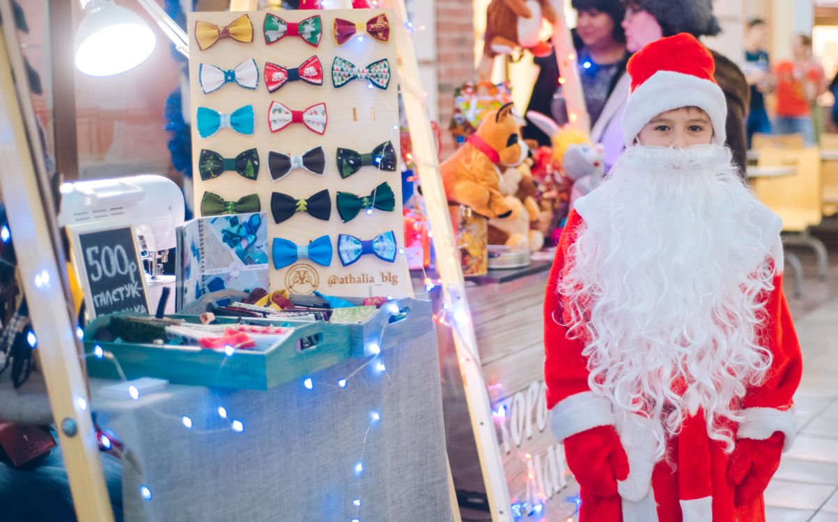 Обои Рождественские украшения, Дед Мороз, Санта-Клаус, костюм, Рождественский день в разрешении 2048x1276