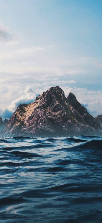 Обои море, океан, вода, земля, гора в разрешении 1080x2340