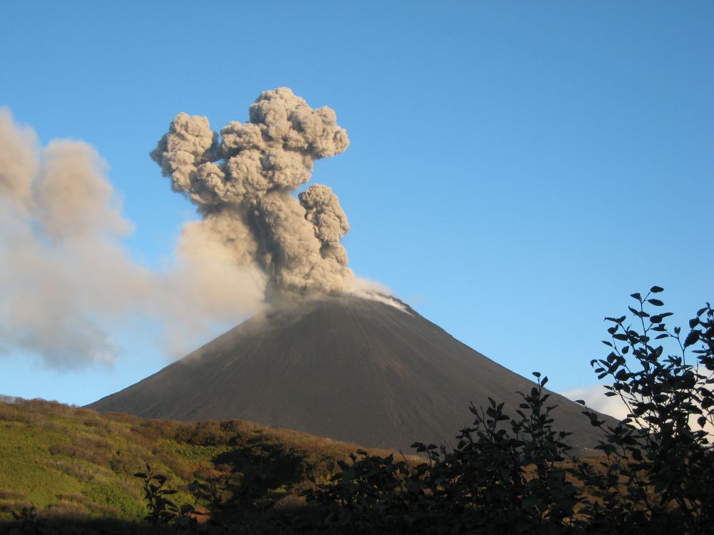 Обои вулкан, лава, стратовулкан, магма, типы вулканических извержений в разрешении 3072x2304