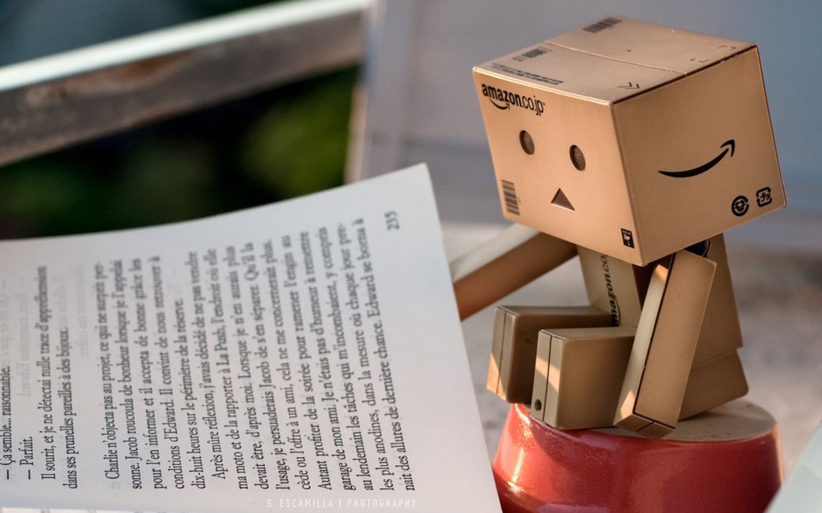 Обои danbo, шрифт, робот, amazoncom, бумага в разрешении 1920x1200