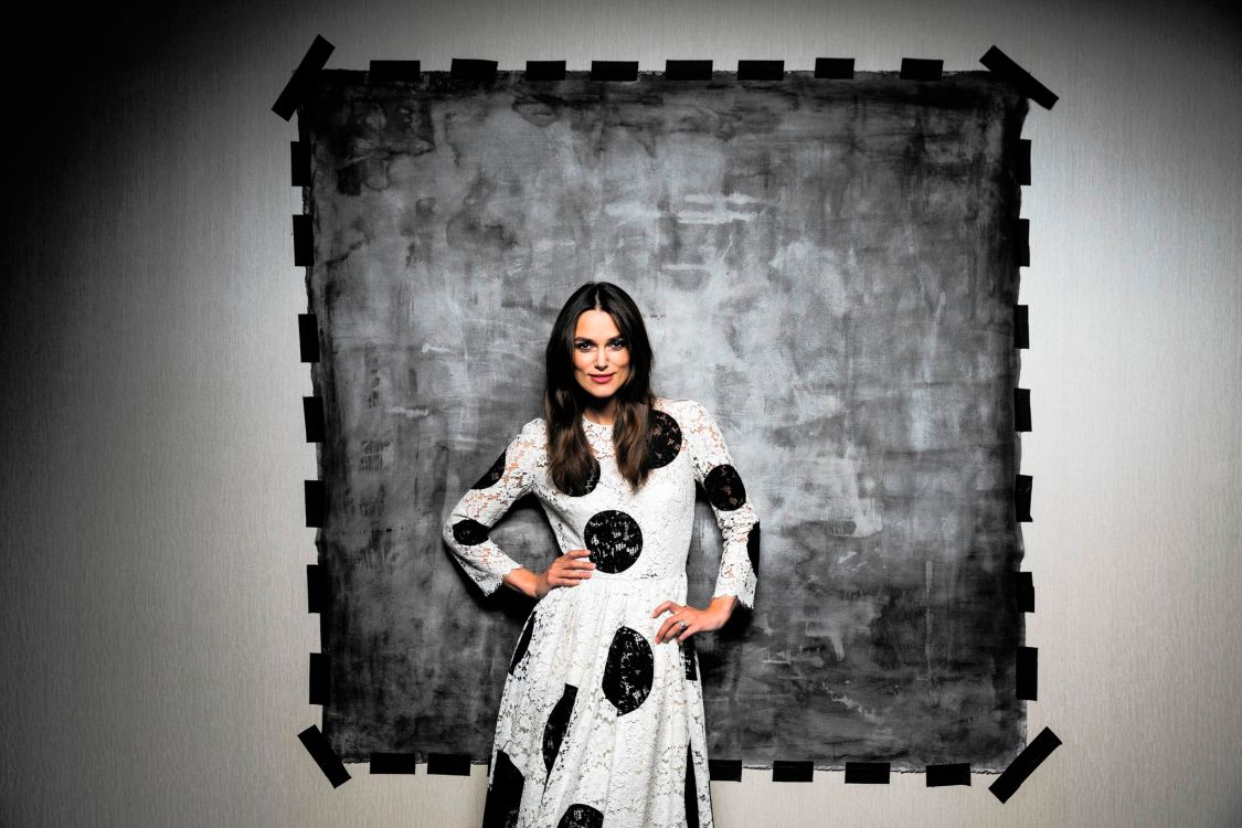 Обои Кира Найтли, Международный кинофестиваль в Торон, фэшн, комната, дизайн одежды в разрешении 2048x1365