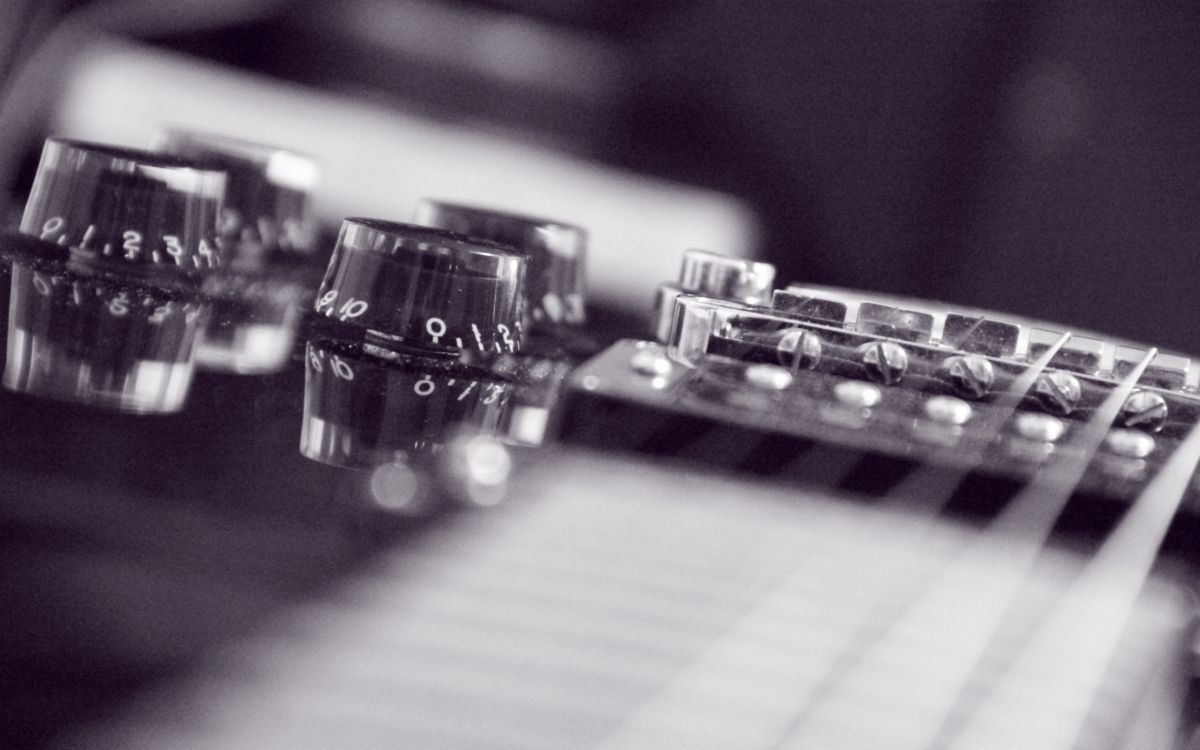 Обои электрогитара, строка, акустическая гитара, электронный инструмент, металл в разрешении 2560x1600