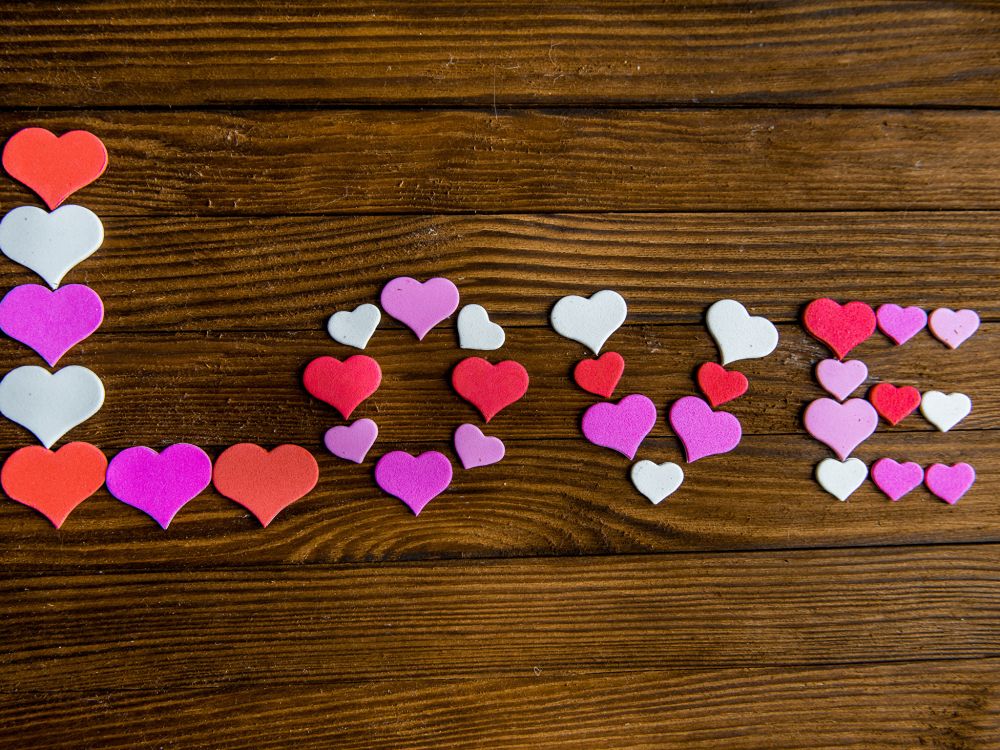 Обои День Святого Валентина, сердце, розовый, любовь, лепесток в разрешении 2048x1536