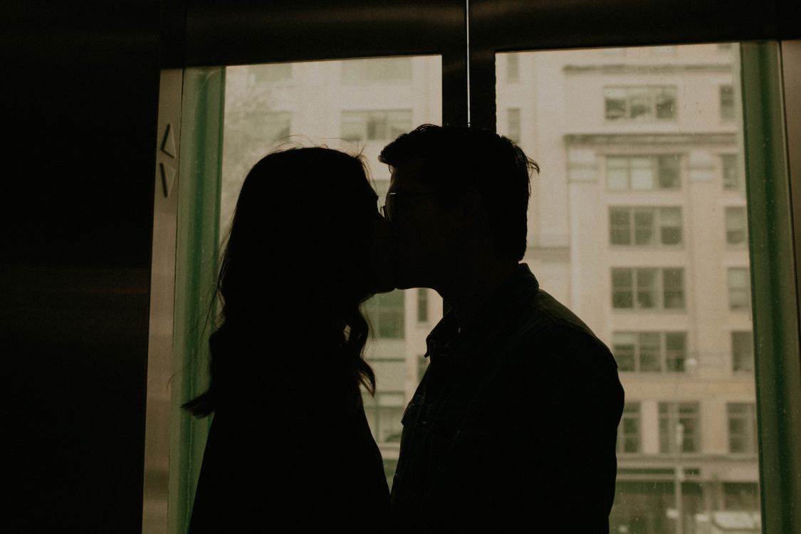 Обои силуэт, поцелуй, роман, черный, снимок в разрешении 5760x3840
