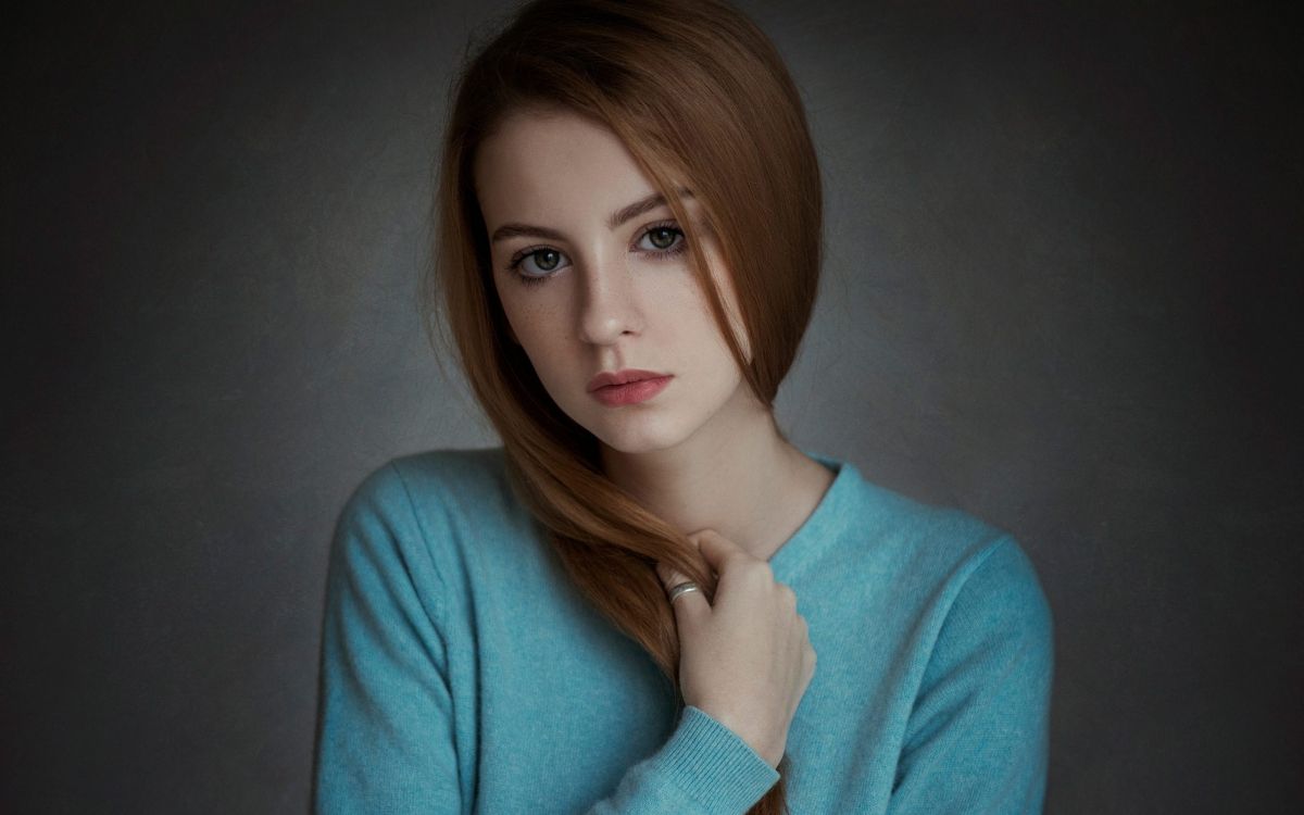 Обои волосы, лицо, прическа, губа, красота в разрешении 2560x1600