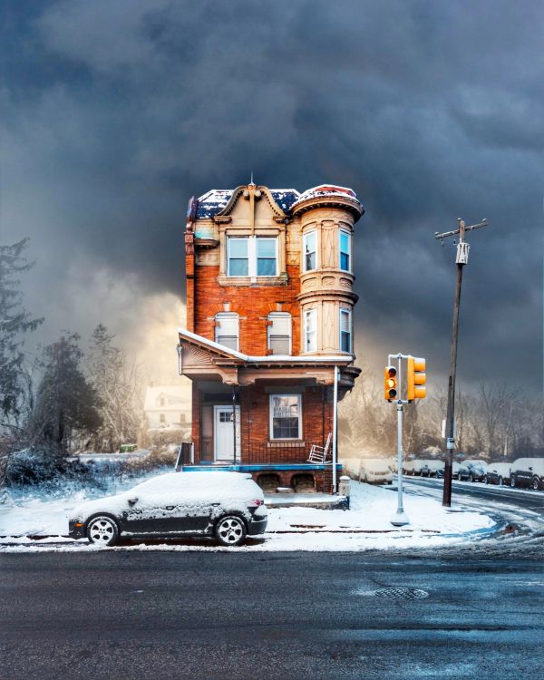 Обои облако, здание, легковые автомобили, снег, окно в разрешении 1789x2236