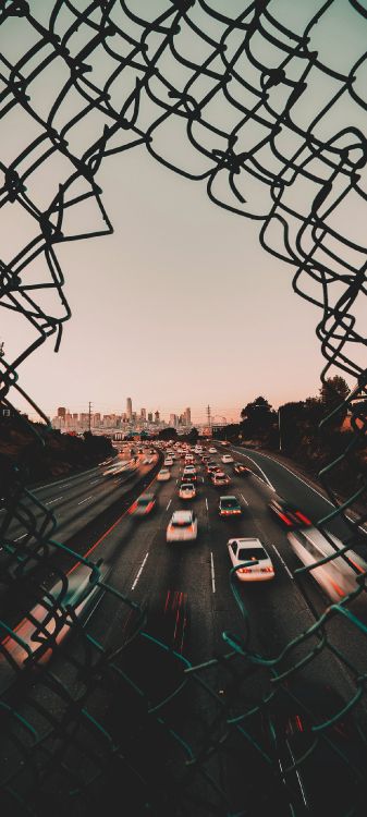 Обои легковые автомобили, колесо, шина, инфраструктура, автомобильное освещение в разрешении 1170x2600