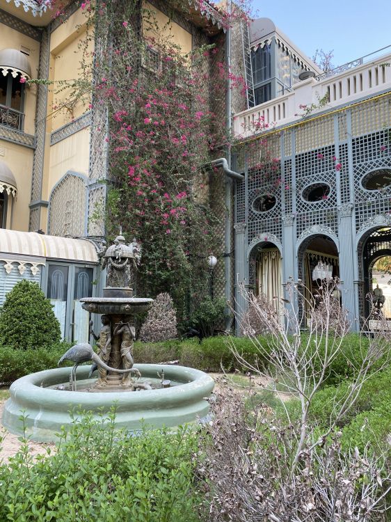 Обои двор, недвижимость, фонтан, водные элементы, сад в разрешении 1536x2048