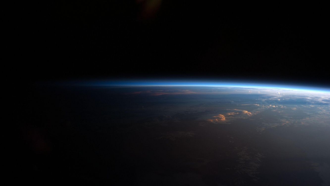 Обои земля, космическое пространство, космос, планета, атмосфера в разрешении 2560x1440