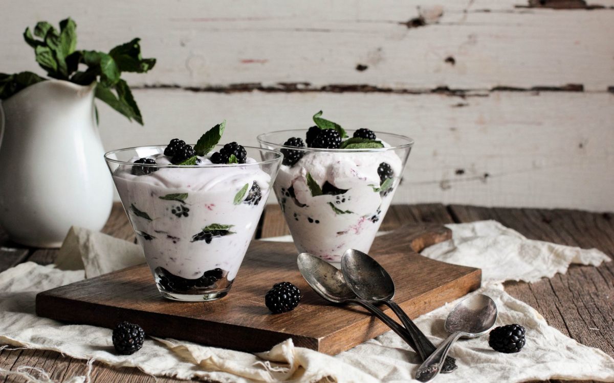 Обои торт мороженое, цветочный горшок, керамический материал, фарфор, чашка в разрешении 1920x1200