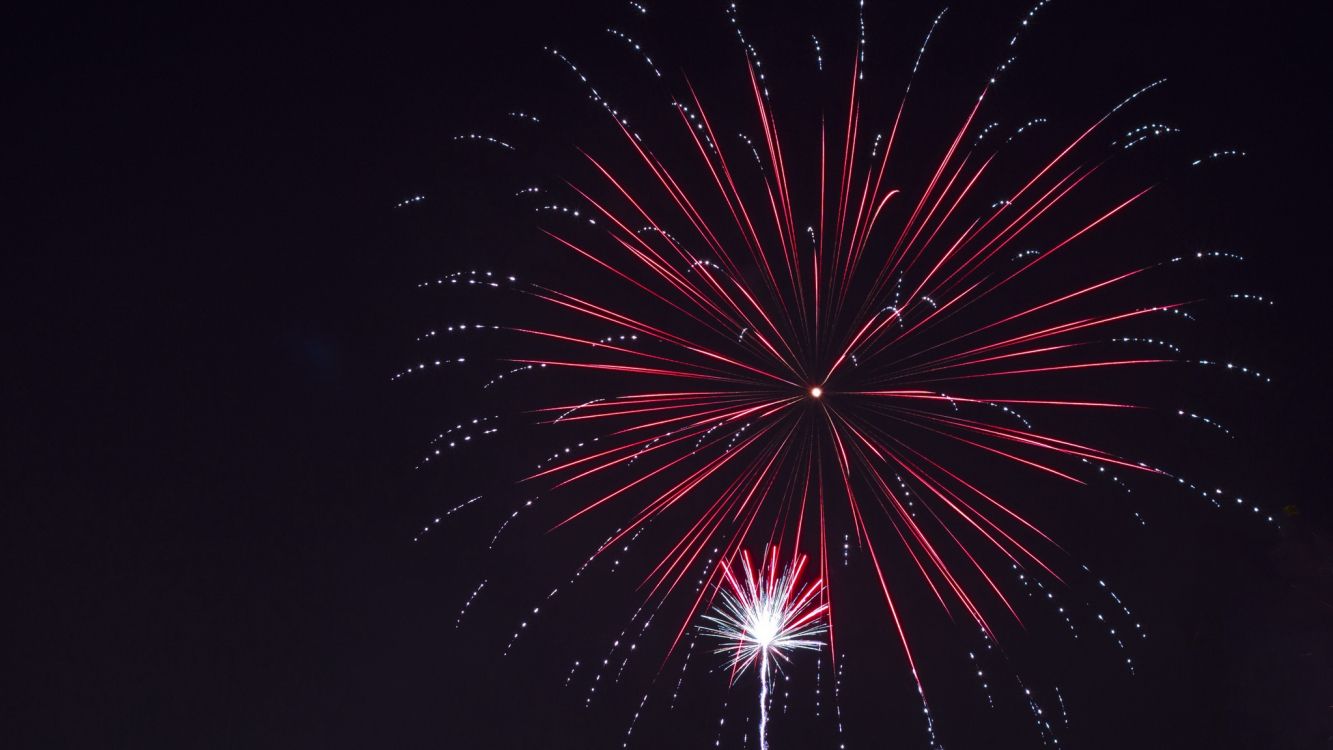 Обои салют, событие, фестиваль, ночь, темнота в разрешении 2048x1152