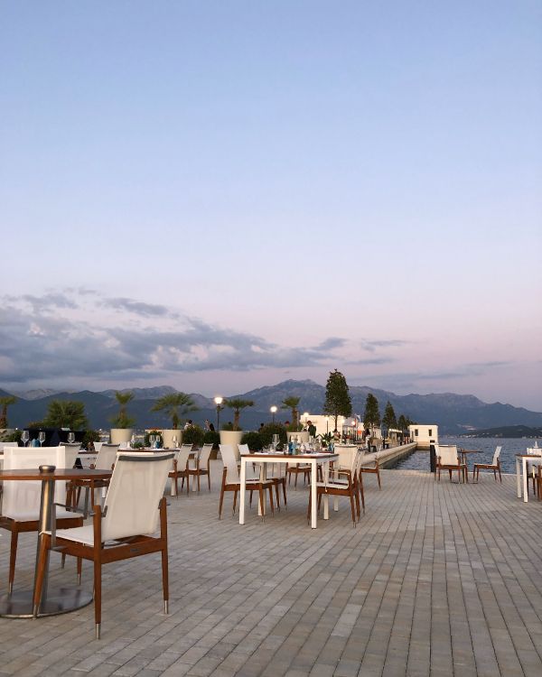 Обои недвижимость, туризм, водоем, горный рельеф, природа в разрешении 3024x3780